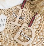 Ornamento de Natal com Inicial e Nome – Madeira e Acrílico Personalizado