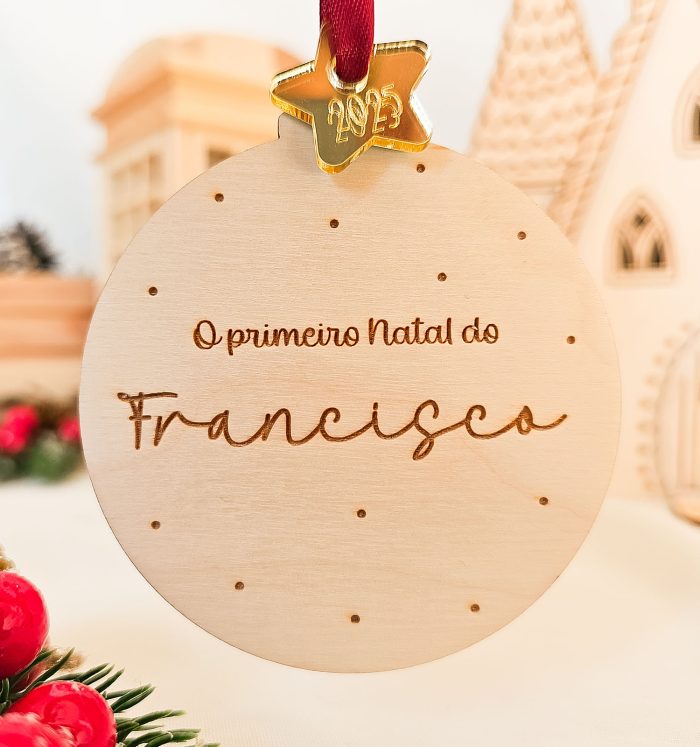 Bola de Natal O Primeiro Natal em Madeira com Nome