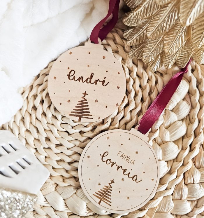 Bola de Natal familiar com árvore de Natal personalizada com nome