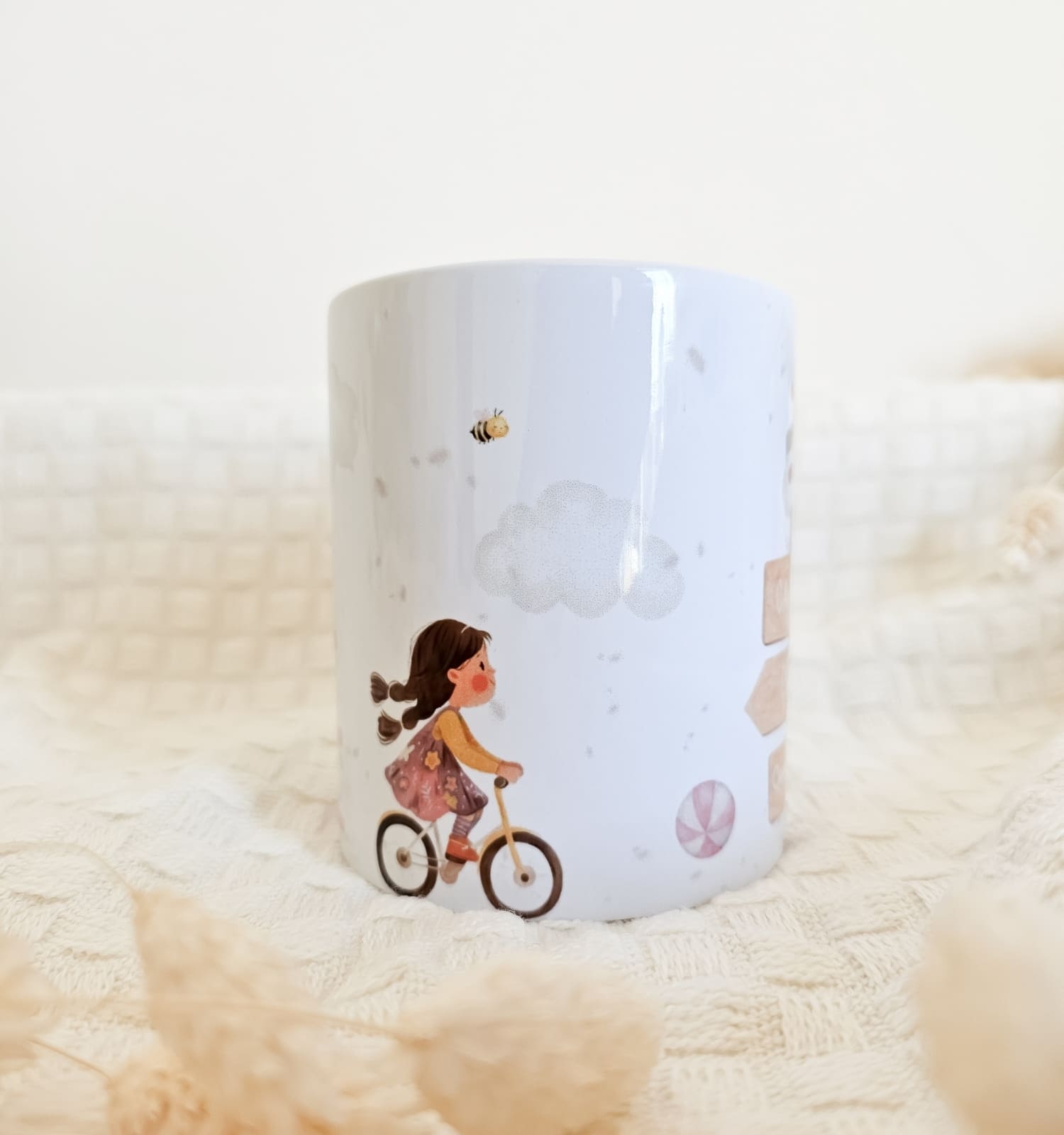 Caneca Dia da Crianca - PIPÁPÁ - Amor em Madeira Caneca Dia da Crianca