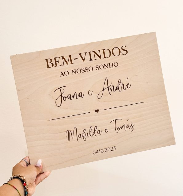 Placa de Boas-Vindas para Casamento em Madeira