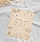 Placa de nascimento em madeira personalizada para pendurar com tema animais