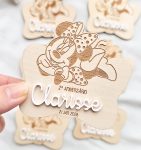 Lembrança Personalizada Minnie em Madeira com Íman