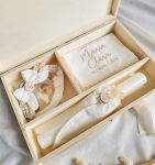conjunto-de-batismo-branco-personalizado-caixa-madeira - PIPÁPÁ - Amor em Madeira conjunto-de-batismo-branco-personalizado-caixa-madeira