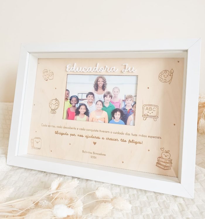 Moldura personalizada para educadora com fotografia da turma