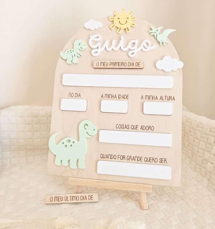 Placa “O Meu Primeiro Dia” em Madeira — Dinossauros